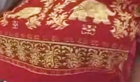 یک زن چاق را لگد می زند. عضویت در کانالهای سکسی