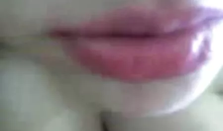 آبنوس سیاه کانالهای سگسی تلگرام به صورت MILF می آید.
