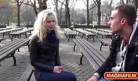 Ballerina کانالهای پورن در تلگرام بعد از یک اجرا ، انگشت کلیتوریس را انگشت می کند.